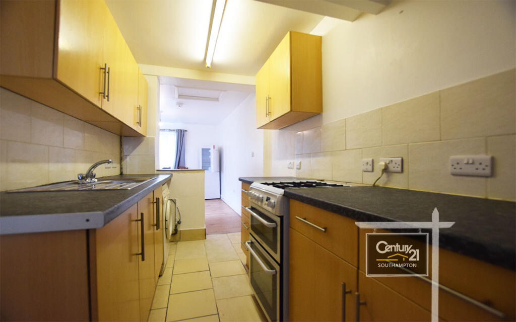 4 bed Semi Detached for rent in Southampton. From Century21 Southampton - Southampton