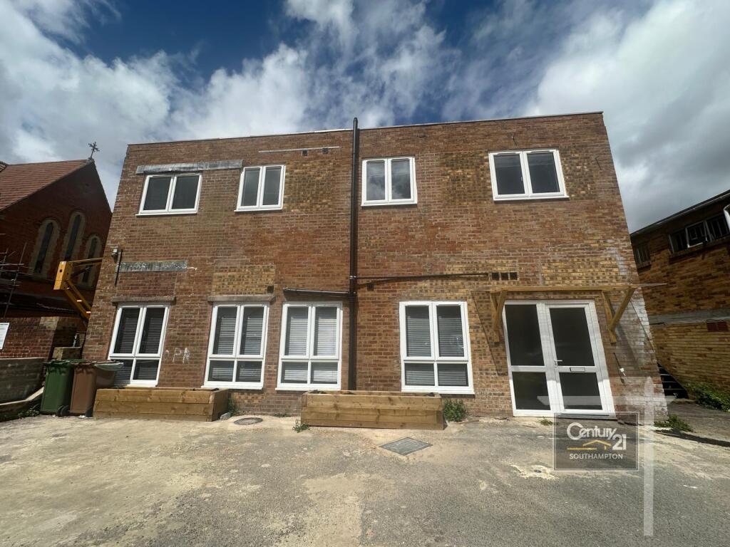 4 bed Studio for rent in Eastleigh. From Century21 Southampton - Southampton