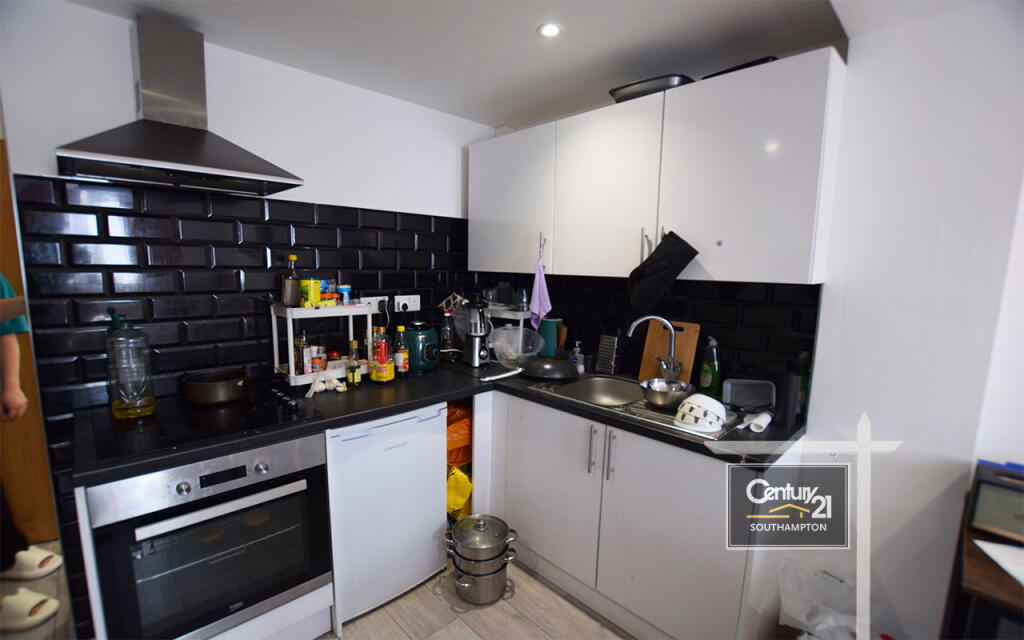 4 bed 1st Floor Flat for rent in Southampton. From Century21 Southampton - Southampton