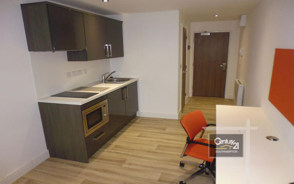 4 bed Studio for rent in Southampton. From Century21 Southampton - Southampton 4 bed Studio for rent in Southampton. From Century21 Southampton - Southampton