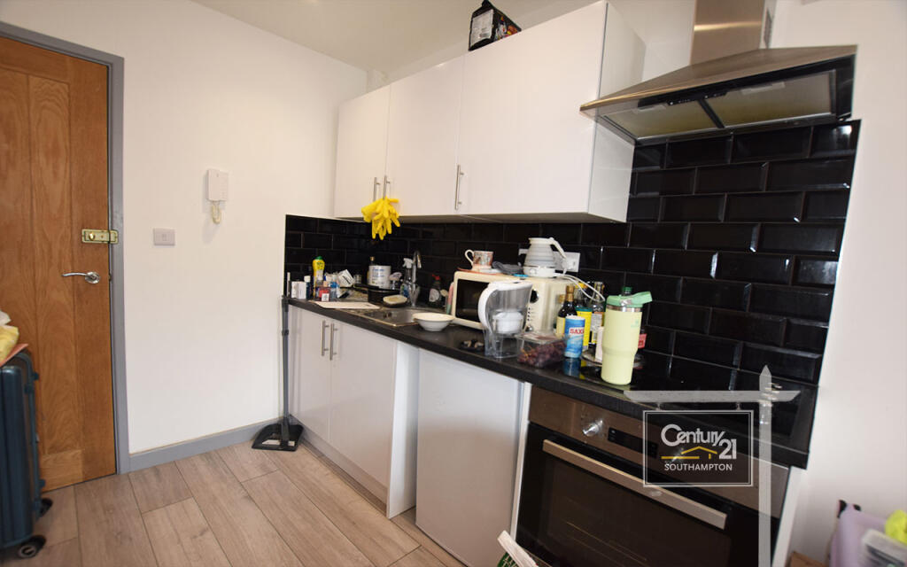 4 bed Studio for rent in Southampton. From Century21 Southampton - Southampton