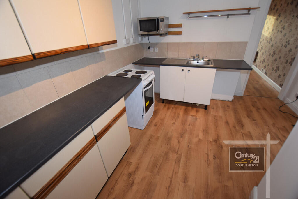 4 bed 1st Floor Flat for rent in Southampton. From Century21 Southampton - Southampton