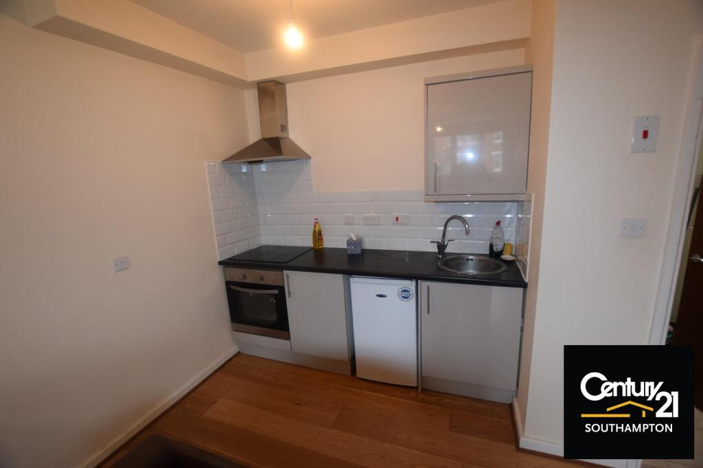 4 bed Studio for rent in Southampton. From Century21 Southampton - Southampton
