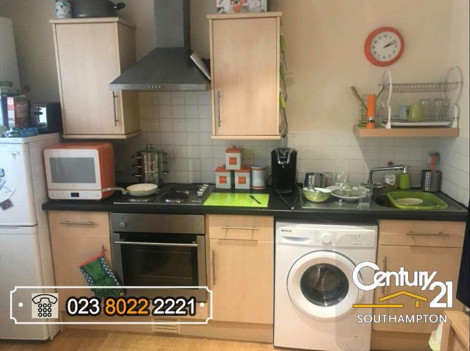 2 bed 1st Floor Flat for rent in Rownhams. From Century21 Southampton - Southampton