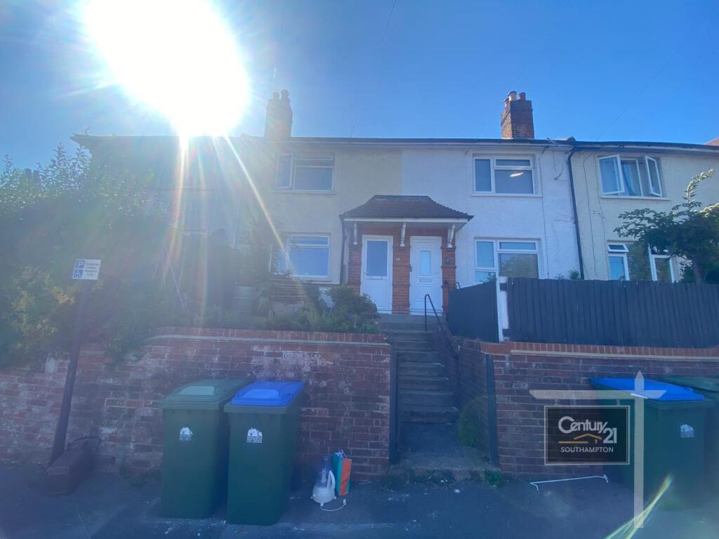 3 bed Mid Terraced House for rent in Rownhams. From Century21 Southampton - Southampton 3 bed Mid Terraced House for rent in Rownhams. From Century21 Southampton - Southampton