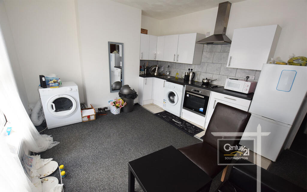 2 bed 1st Floor Flat for rent in Southampton. From Century21 Southampton - Southampton