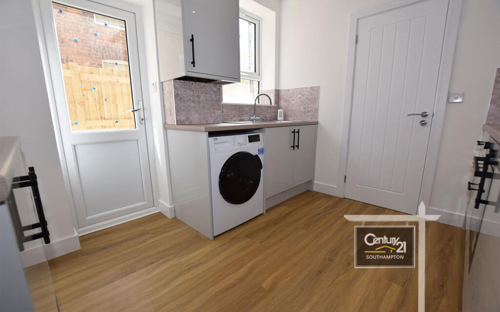 3 bed Semi Detached for rent in Southampton. From Century21 Southampton - Southampton 3 bed Semi Detached for rent in Southampton. From Century21 Southampton - Southampton