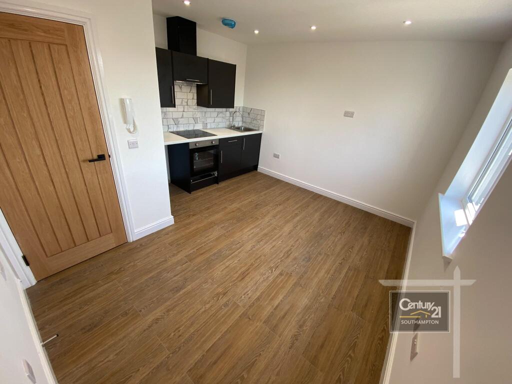 1 bed 1st Floor Flat for rent in Rownhams. From Century21 Southampton - Southampton