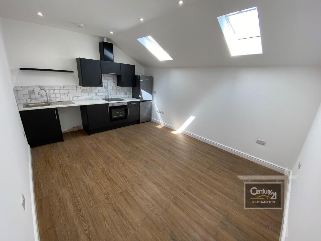 1 bed 1st Floor Flat for rent in Rownhams. From Century21 Southampton - Southampton