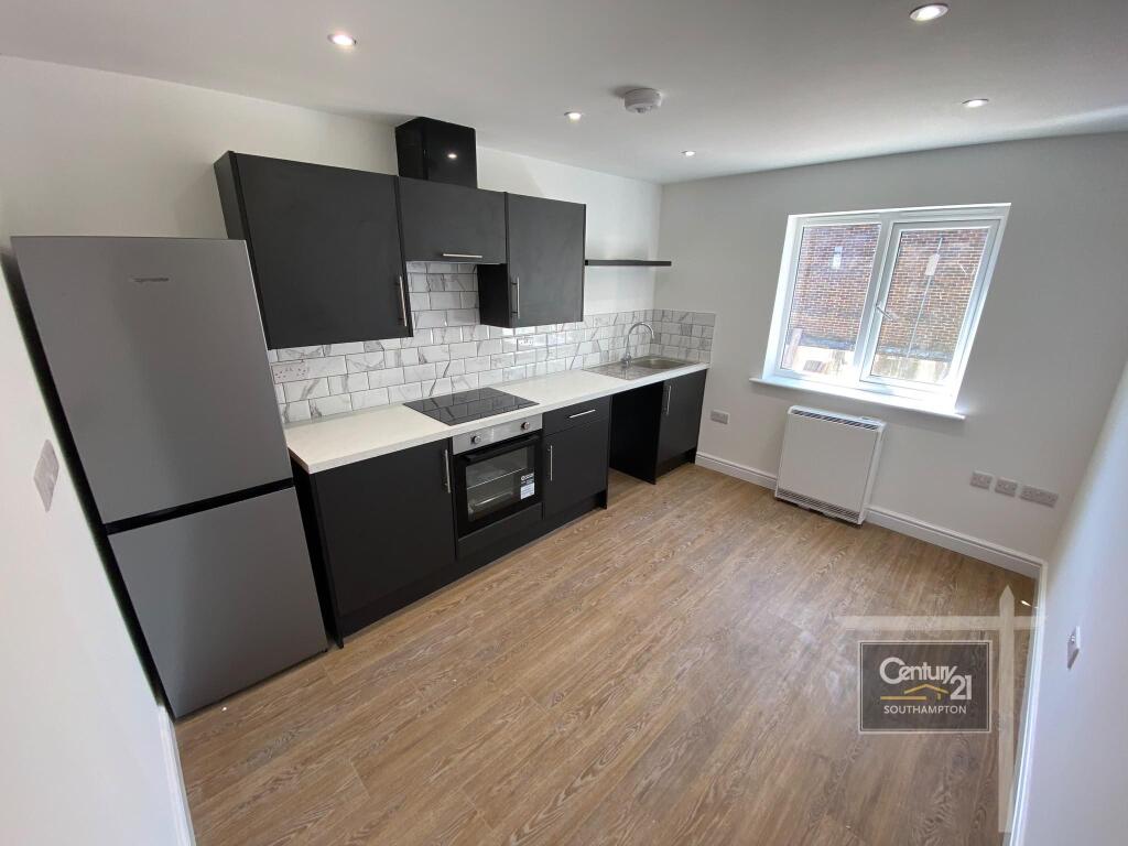 1 bed 1st Floor Flat for rent in Rownhams. From Century21 Southampton - Southampton