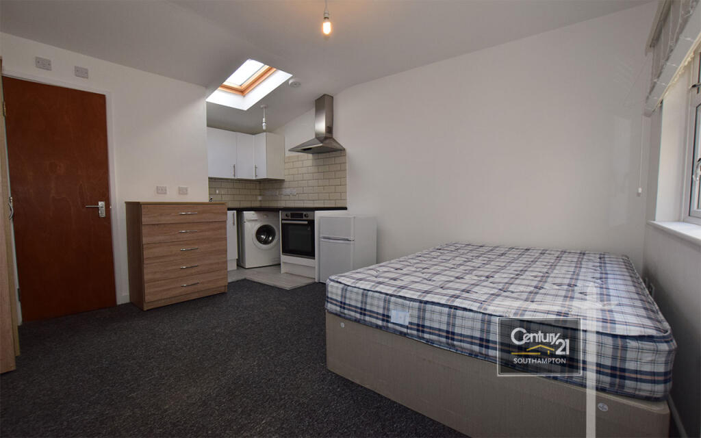 4 bed Studio for rent in Southampton. From Century21 Southampton - Southampton