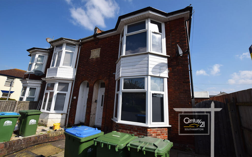 1 bed 1st Floor Flat for rent in Rownhams. From Century21 Southampton - Southampton