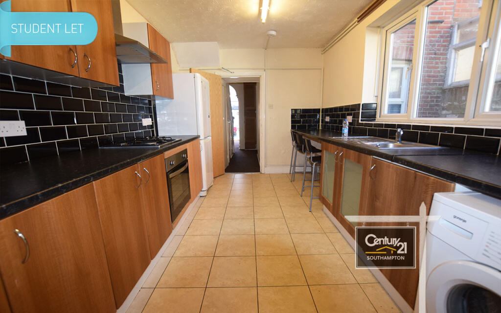 4 bed Detached for rent in Southampton. From Century21 Southampton - Southampton