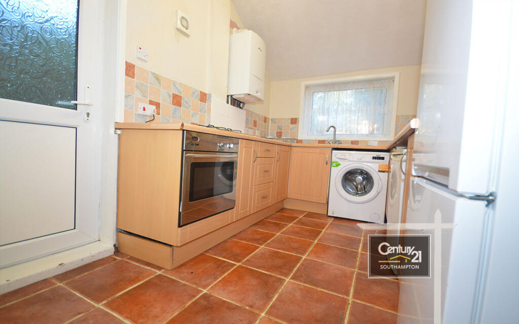 3 bed Mid Terraced House for rent in Southampton. From Century21 Southampton - Southampton 3 bed Mid Terraced House for rent in Southampton. From Century21 Southampton - Southampton