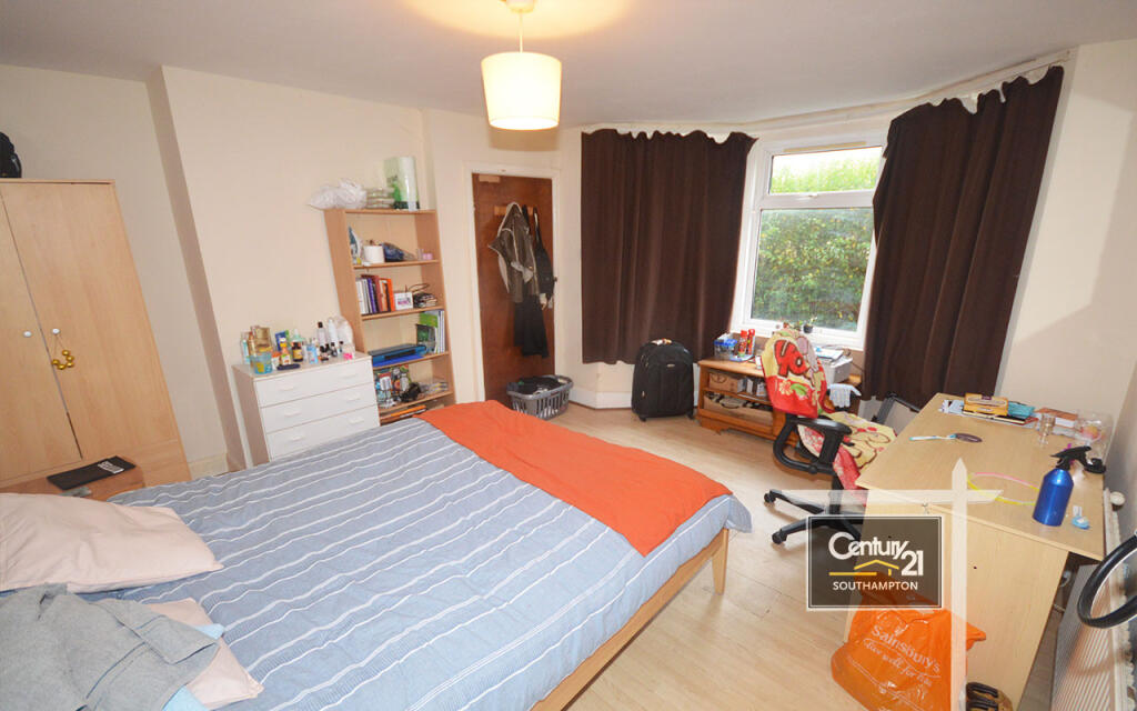 3 bed 1st Floor Flat for rent in Southampton. From Century21 Southampton - Southampton