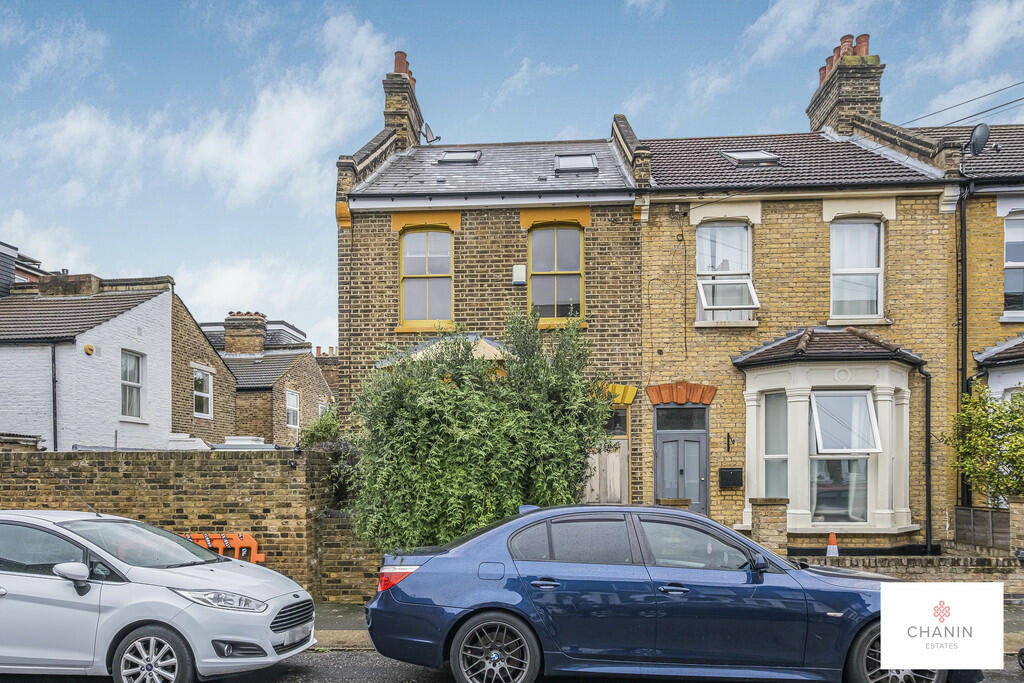 5 bed Mid Terraced House for rent in London. From Chanin Estates - London