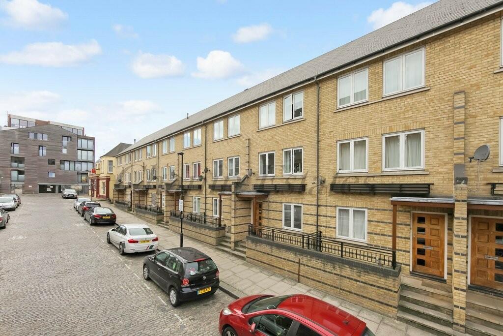 5 bed Town House for rent in London. From Chanin Estates - London
