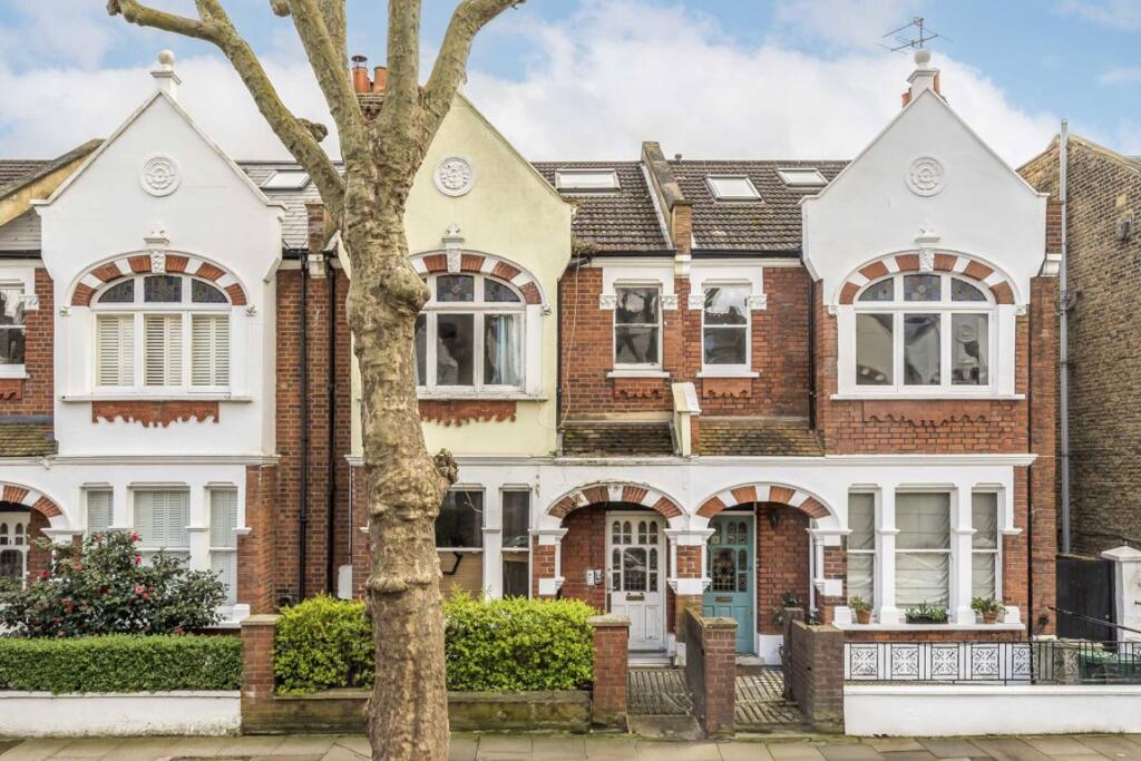 3 bed 1st Floor Flat for rent in London. From Chard - Fulham