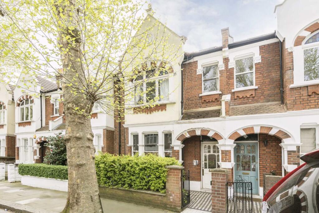 3 bed 1st Floor Flat for rent in London. From Chard - Fulham