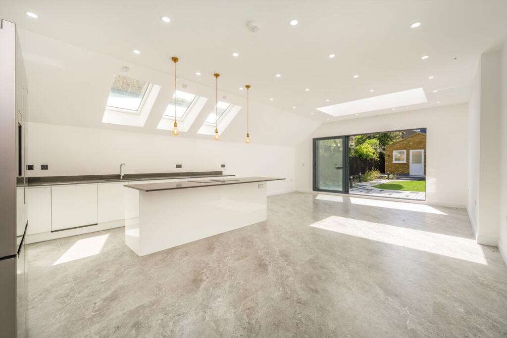 6 bed Detached for rent in London. From Chard - Fulham