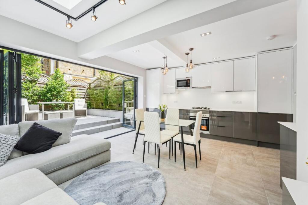 2 bed 1st Floor Flat for rent in Fulham. From Chard - Fulham