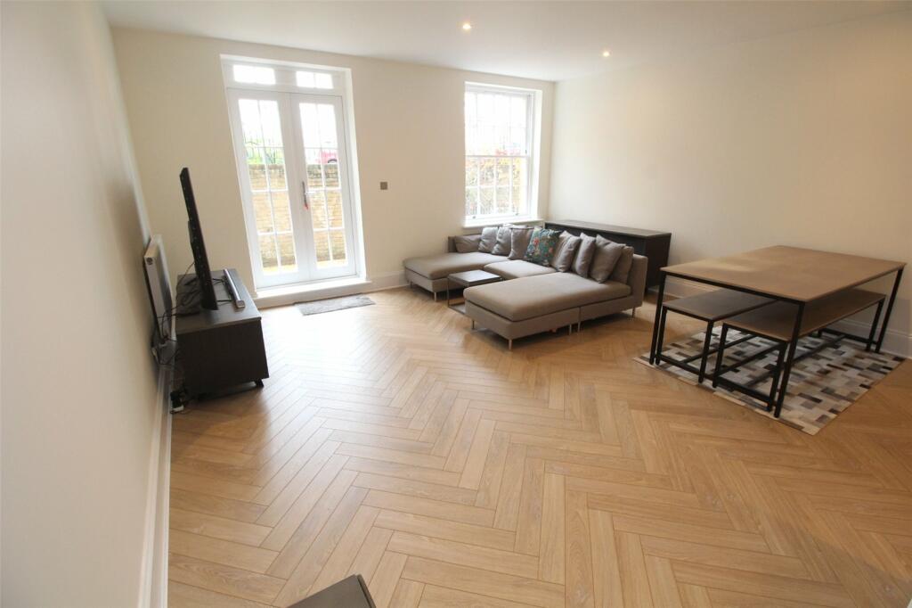 2 bed Apartment for rent in London. From Chas R Lowe Estates - East Barnet