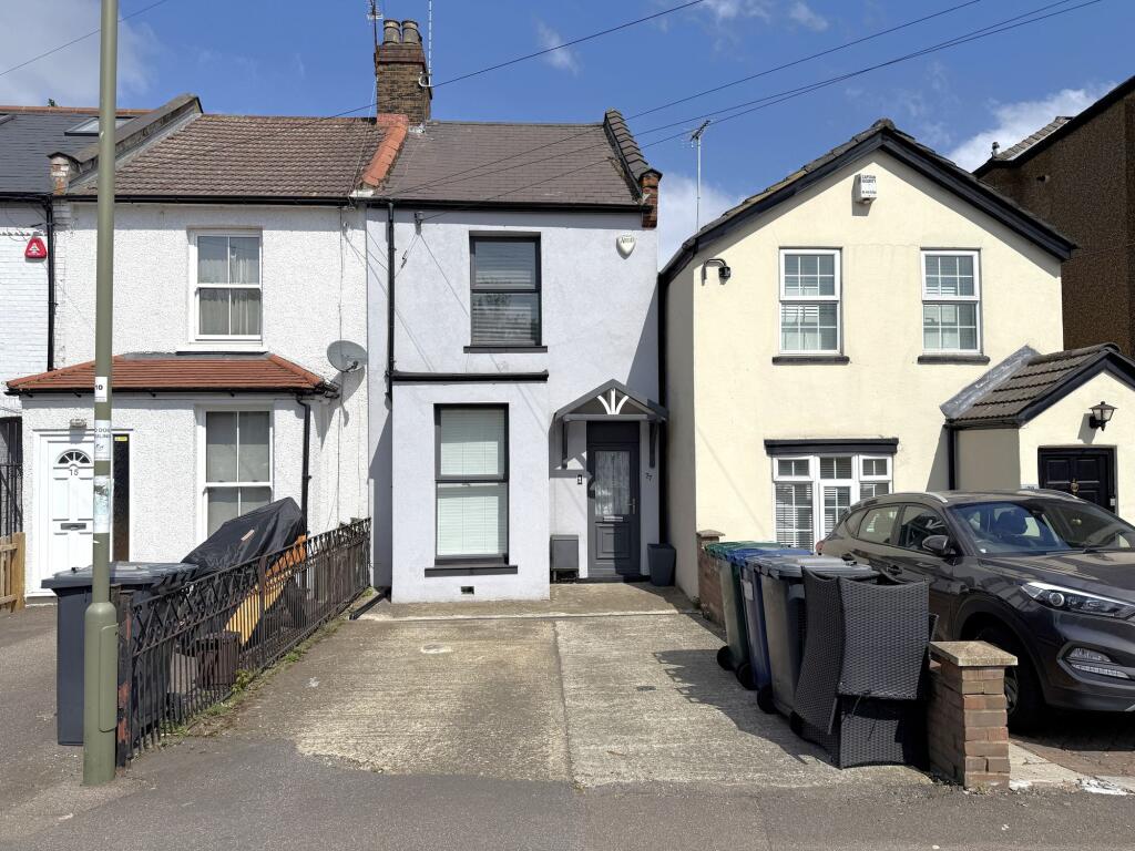 2 bed Mid Terraced House for rent in Barnet. From Chas R Lowe Estates - East Barnet