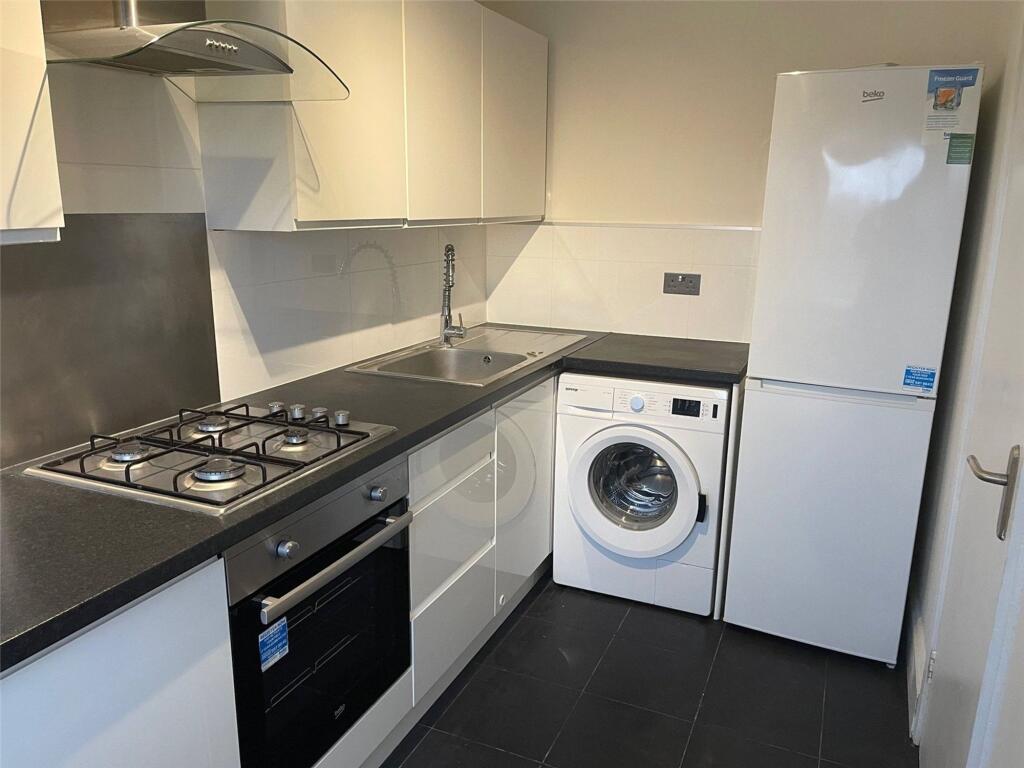 1 bed 1st Floor Flat for rent in Friern Barnet. From Chas R Lowe Estates - East Barnet 1 bed 1st Floor Flat for rent in Friern Barnet. From Chas R Lowe Estates - East Barnet