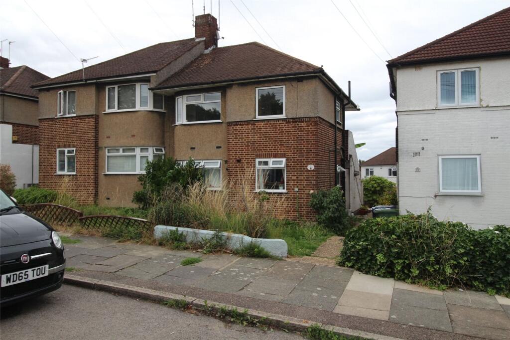 2 bed 1st Floor Flat for rent in Hadley Wood. From Chas R Lowe Estates - East Barnet 2 bed 1st Floor Flat for rent in Hadley Wood. From Chas R Lowe Estates - East Barnet
