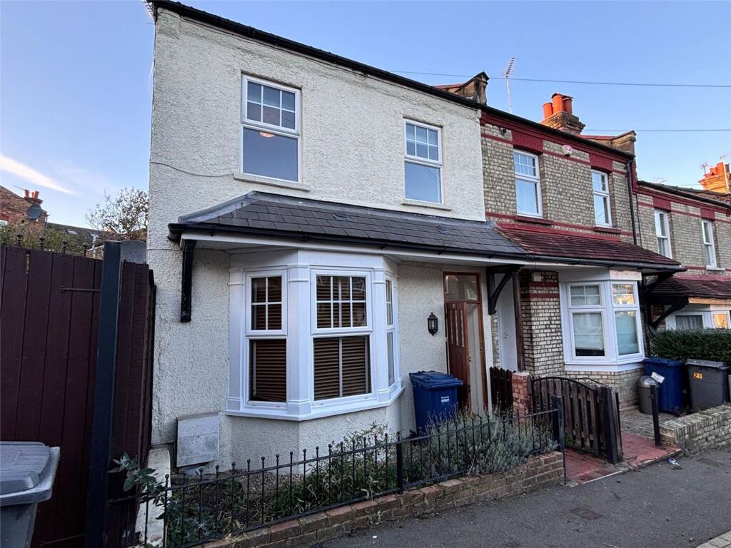 3 bed Not Specified for rent in Hadley Wood. From Chas R Lowe Estates - East Barnet