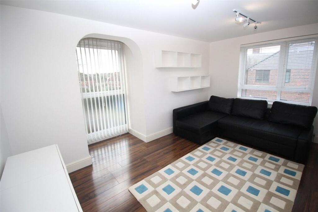 2 bed 1st Floor Flat for rent in Barnet. From Chas R Lowe Estates - East Barnet