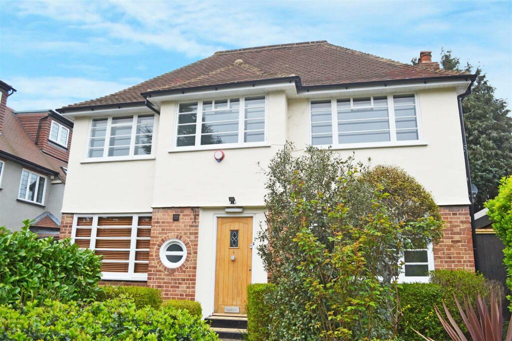 4 bed Detached House for rent in Isleworth. From Chase Buchanan - Isleworth & Osterley
