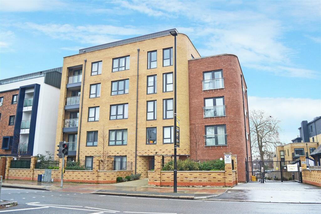 3 bed Apartment for rent in Isleworth. From Chase Buchanan - Isleworth & Osterley