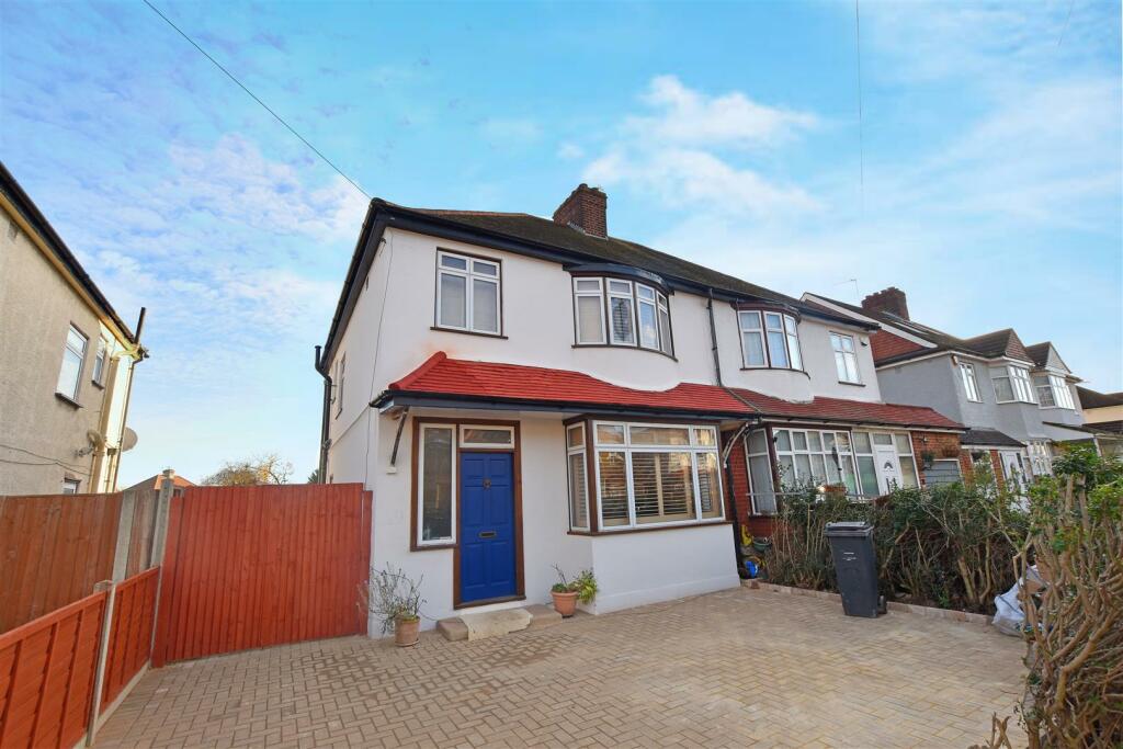 3 bed Semi-Detached House for rent in Hounslow. From Chase Buchanan - Isleworth & Osterley