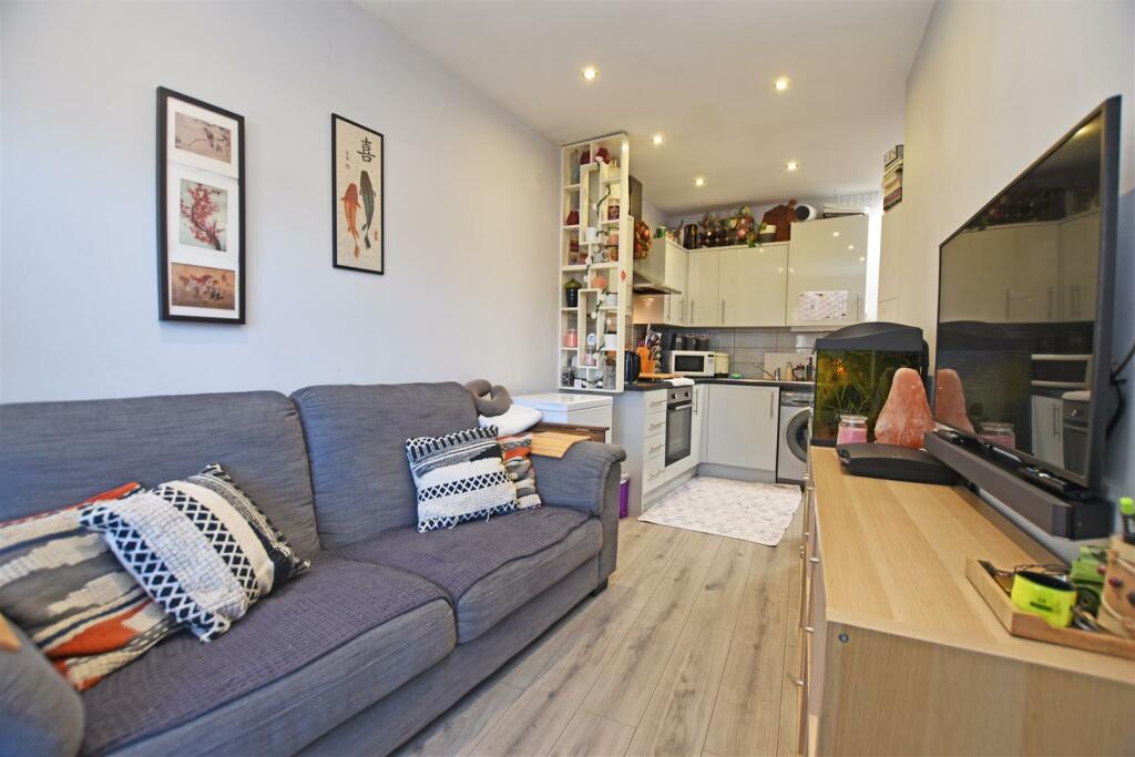 1 bed Flat for rent in Hounslow. From Chase Buchanan - Isleworth & Osterley