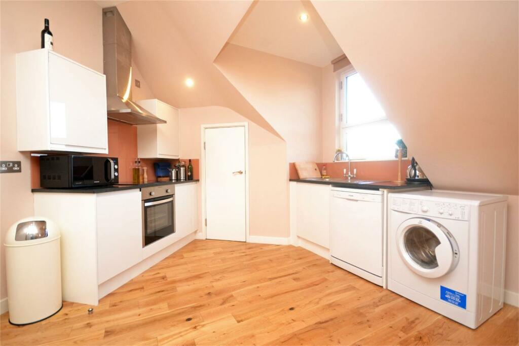 1 bed Apartment for rent in Isleworth. From Chase Buchanan - Isleworth & Osterley