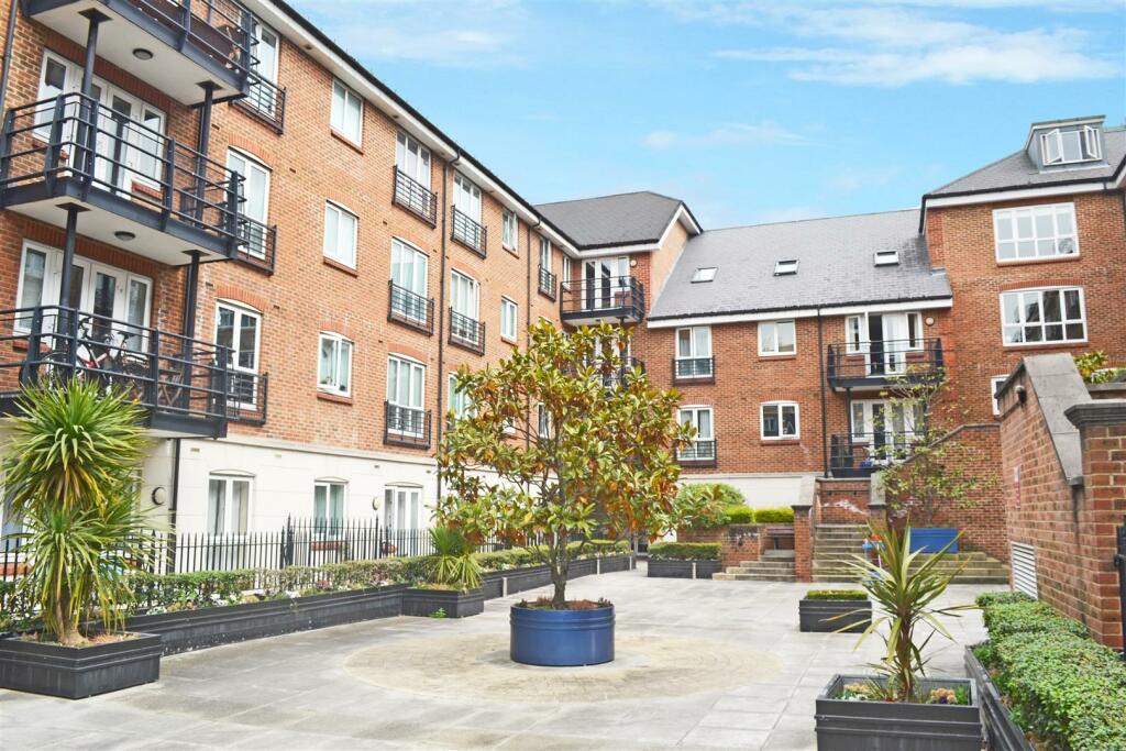 2 bed Apartment for rent in Brentford. From Chase Buchanan - Isleworth & Osterley