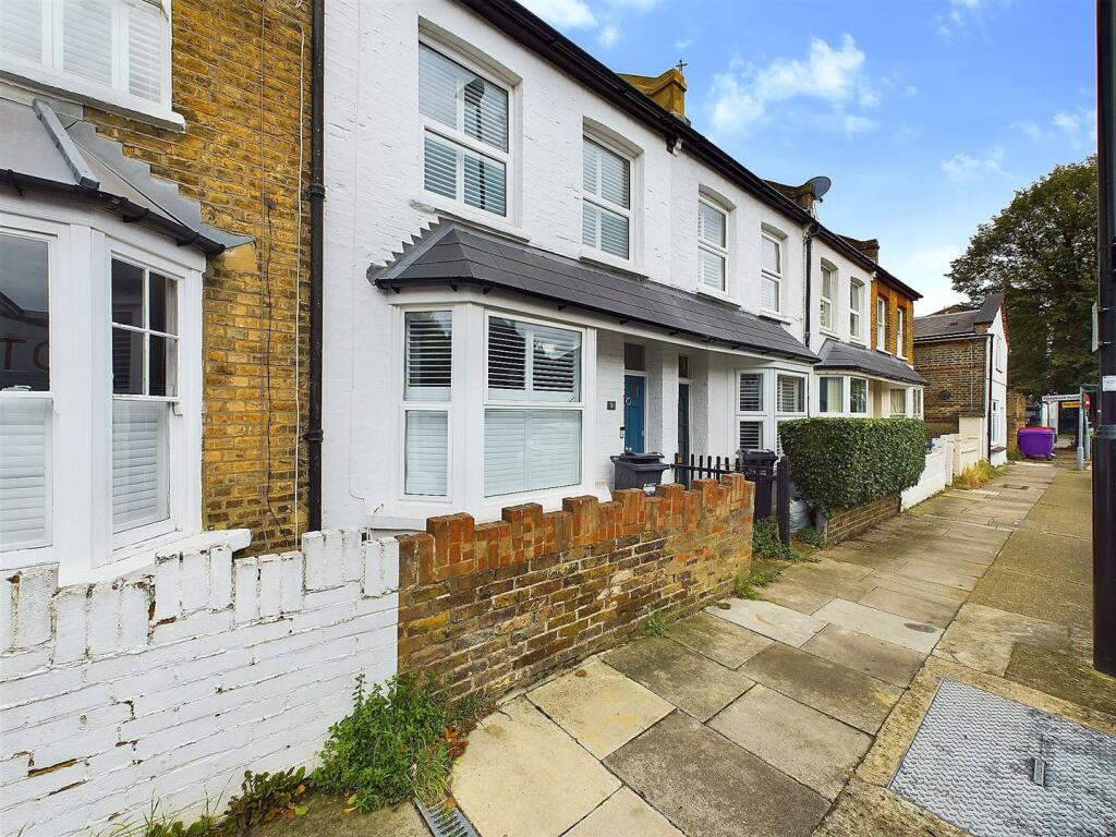 2 bed Mid Terraced House for rent in Isleworth. From Chase Buchanan - Isleworth & Osterley