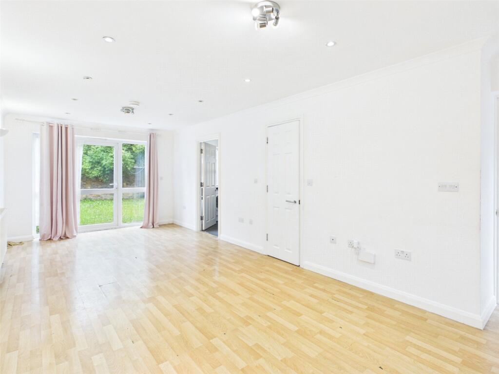 4 bed Semi Detached for rent in Isleworth. From Chase Buchanan - Isleworth & Osterley