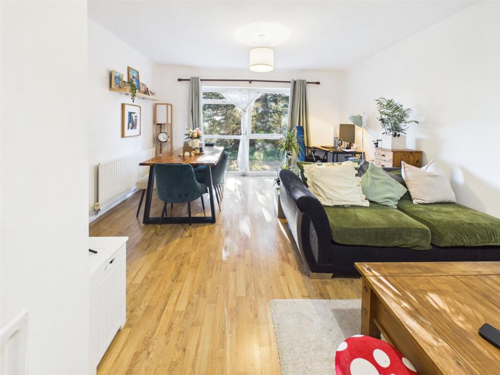 2 bed Apartment for rent in Isleworth. From Chase Buchanan - Isleworth & Osterley 2 bed Apartment for rent in Isleworth. From Chase Buchanan - Isleworth & Osterley