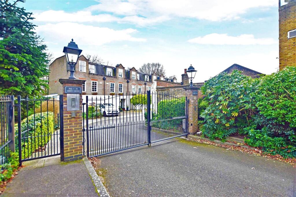 3 bed Penthouse for rent in Isleworth. From Chase Buchanan - Isleworth & Osterley 3 bed Penthouse for rent in Isleworth. From Chase Buchanan - Isleworth & Osterley