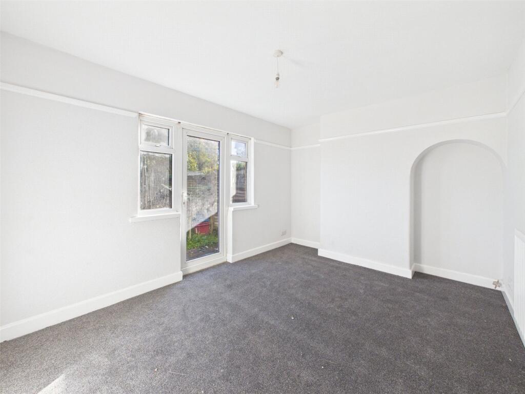 3 bed Mid Terraced House for rent in Southall. From Chase Buchanan - Isleworth & Osterley 3 bed Mid Terraced House for rent in Southall. From Chase Buchanan - Isleworth & Osterley