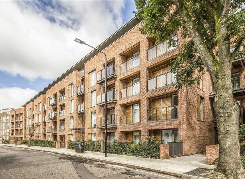 3 bed 1st Floor Flat for rent in London. From Chase Evans - City & Aldgate