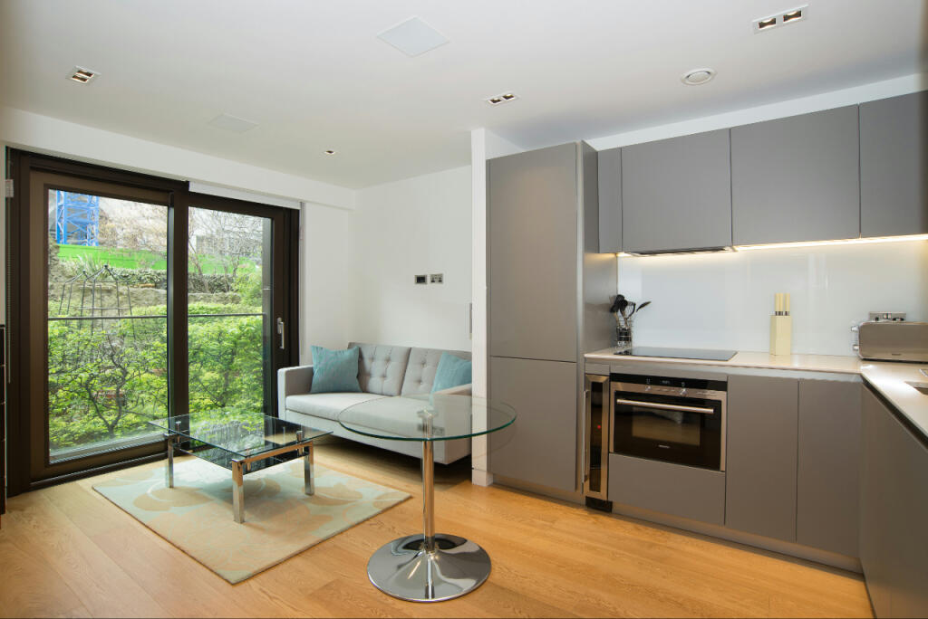 4 bed 1st Floor Flat for rent in London. From Chase Evans - City & Aldgate