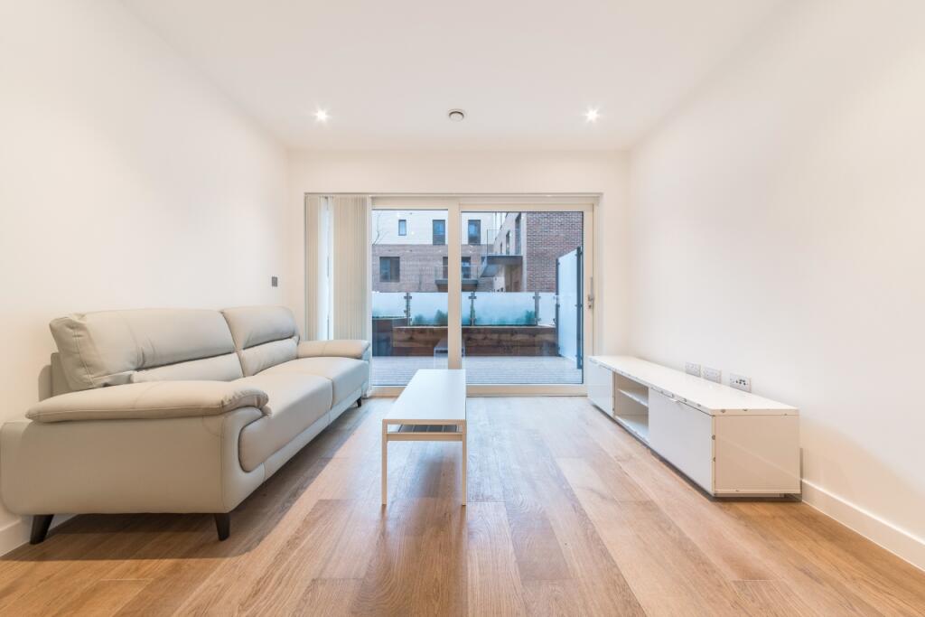 2 bed 1st Floor Flat for rent in Hendon. From Chase Evans - City & Aldgate