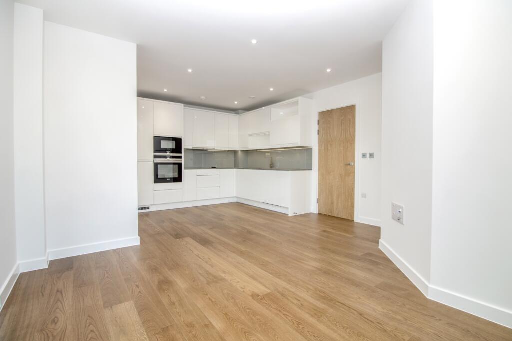 2 bed 1st Floor Flat for rent in London. From Chase Evans - City & Aldgate