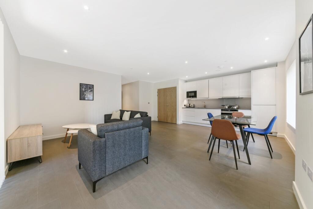 2 bed 1st Floor Flat for rent in London. From Chase Evans - City & Aldgate