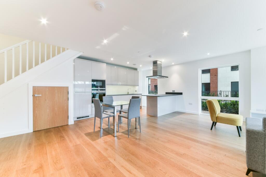 2 bed 1st Floor Flat for rent in London. From Chase Evans - City & Aldgate