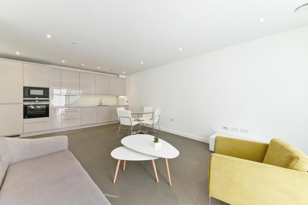 2 bed 1st Floor Flat for rent in London. From Chase Evans - City & Aldgate