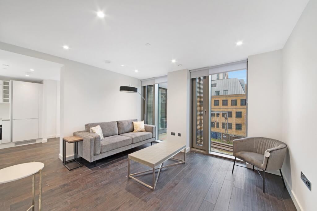 1 bed 1st Floor Flat for rent in Stepney. From Chase Evans - City & Aldgate